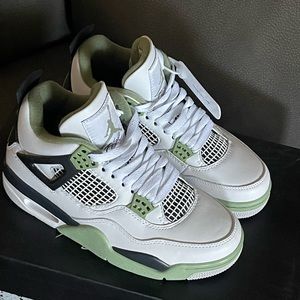 Jordan 4 Seafoam size 6
